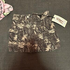 Zara Leaf Patterned Skirt in Gray and Cream